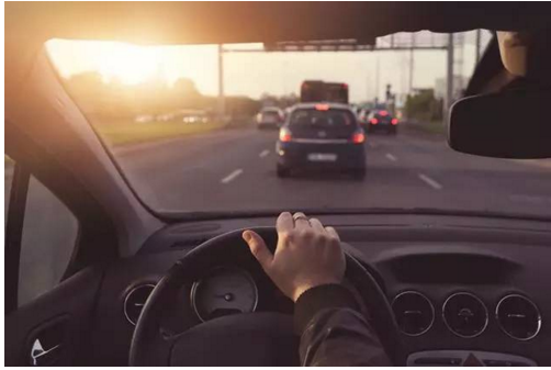 開車的這些陋習(xí)，據(jù)說會開車的人都犯過！別說你沒有！