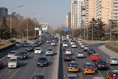 鬧市開車必學(xué)技巧，你會(huì)幾招？