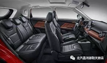 易燃易爆炸！夏天在車?yán)锓胚@些東西絕對(duì)是奪命炸彈！